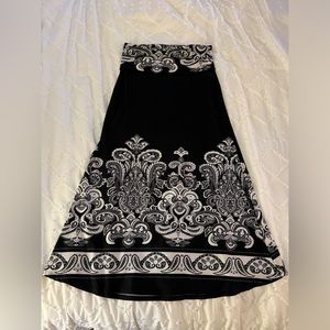 VENUS | Women’s maxi skirt | size small | black and white